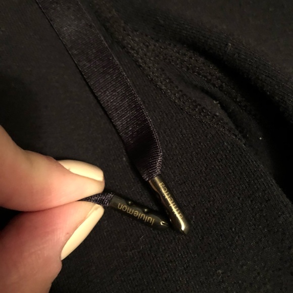 Lululemon wide leg crops - sz 8 black